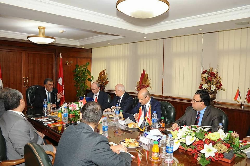 وزير قطاع الأعمال العام يزور شركة مصر للتأمين