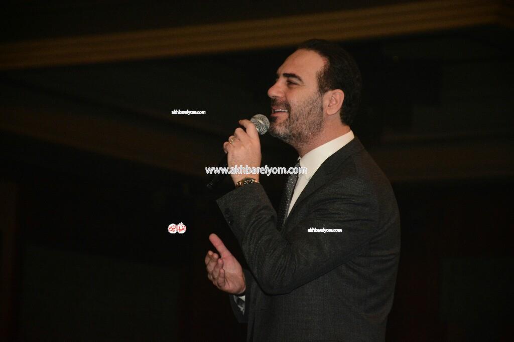  وائل جسار يلتقط "سيلفي" مع جمهوره ليلة رأس السنة