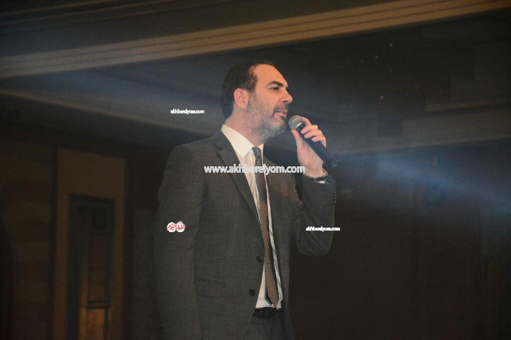  وائل جسار يلتقط "سيلفي" مع جمهوره ليلة رأس السنة