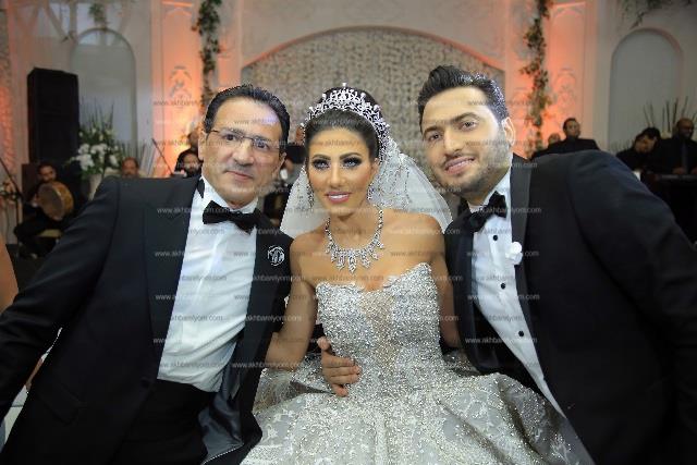 تامر حسني يُشعل زفاف «كريم ونتالي»
