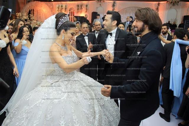تامر حسني يُشعل زفاف «كريم ونتالي»