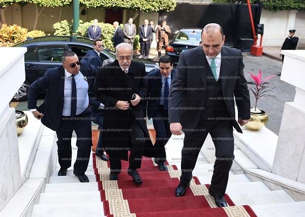 استقبال حافل لرئيس الوزراء بعد عودته لمهام عمله _ تصوير: أشرف شحاتة