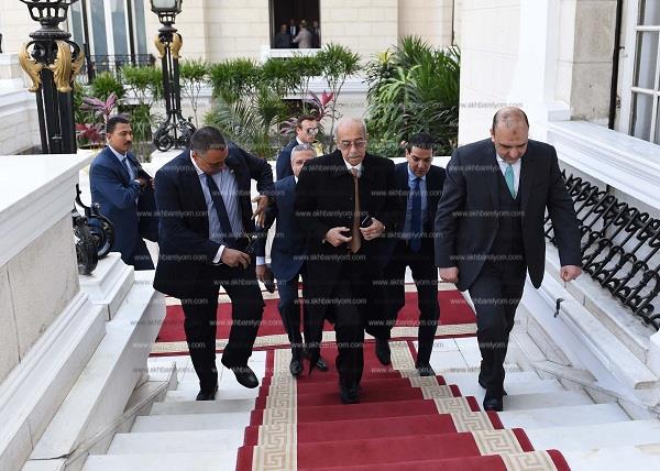 استقبال حافل لرئيس الوزراء بعد عودته لمهام عمله _ تصوير: أشرف شحاتة