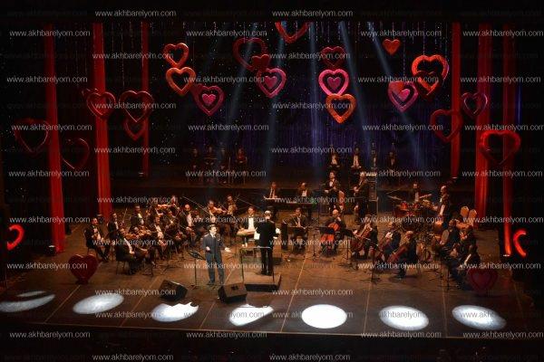 هاني شاكر يتألق بحفل «عيد الحب» بحضور وزير الرياضة