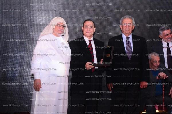 تكريم عمرو موسى وطارق المهدي بحفل «جائزة باديب»