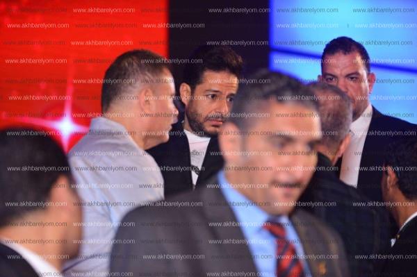 عمرو دياب يحضر مباراة هنيدي وتركي آل الشيخ في «البلايستيشن»