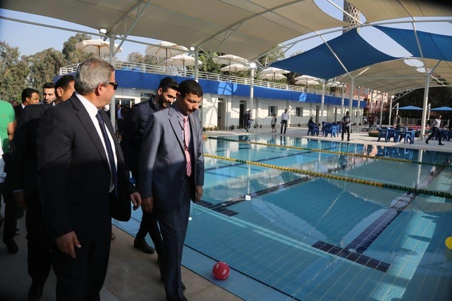 وزير الرياضة يفتتح مجمع فريدة عثمان للسباحة بمركز شباب الجزيرة