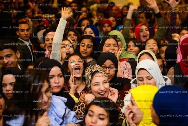 مظاهرة حب لـ«بوي باند» في القاهرة الجديدة