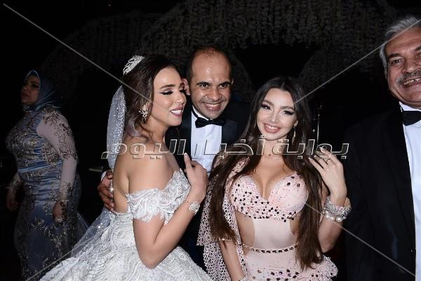 تامر حسني والليثي وجوهرة يحيون زفاف «مصطفى وسندريلا»