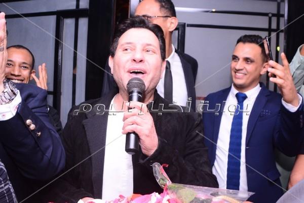 مرتضى منصور وحكيم يشاركان هاني شاكر الاحتفال بـ«علي الضحكاية»