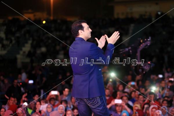 هشام عباس وإيهاب توفيق وسبايسي ميكس نجوم «شم النسيم» في التجمع