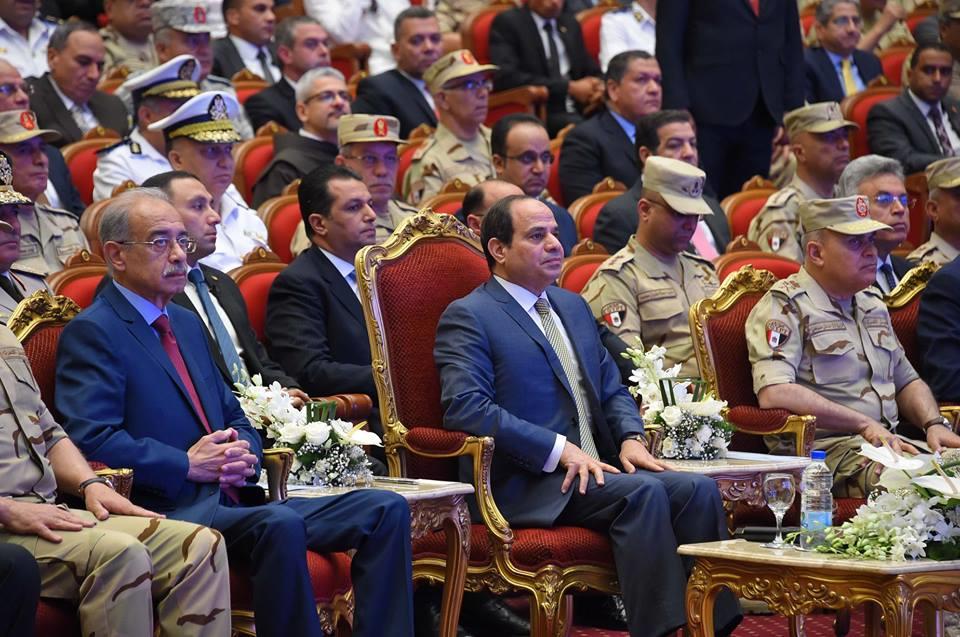 الرئيس السيسي يشهد فعاليات الندوة التثقيفية للقوات المسلحة بمناسبة عيد تحرير سيناء?