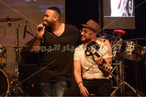 محمد علاء يتألق بحفل ألبومه «مش شبه حد»