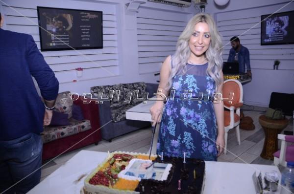 أحمد بدير يشارك أصدقاء نرمين موسي الاحتفال بعيد ميلادها