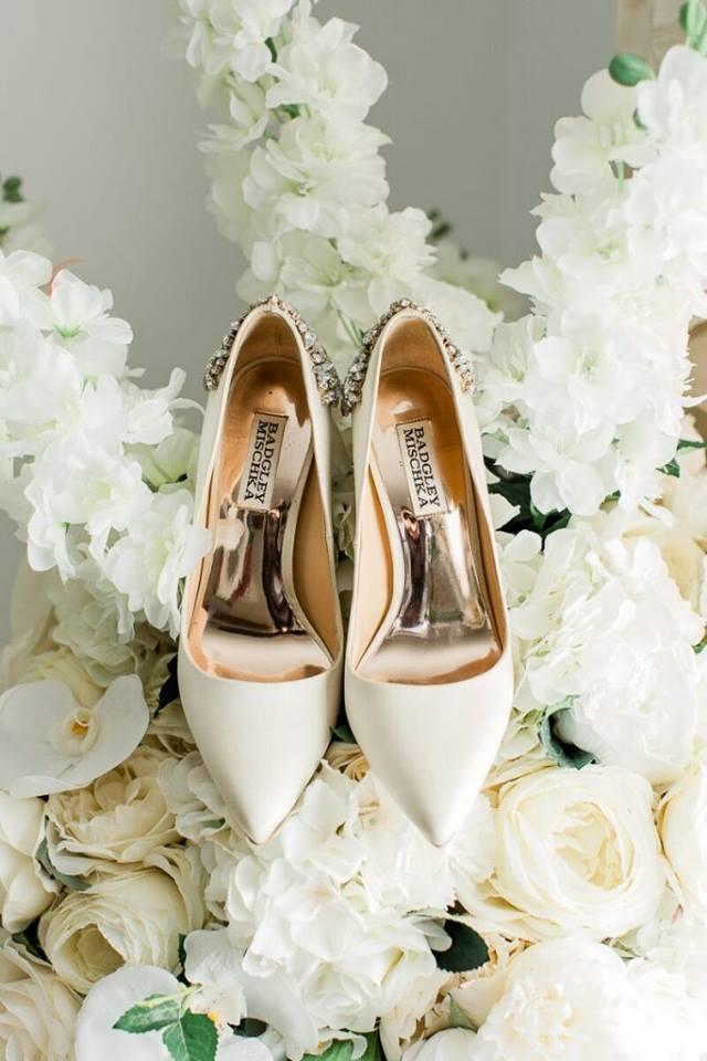 الحذاء الأبيض اختيارك الأمثل يوم زفافك 