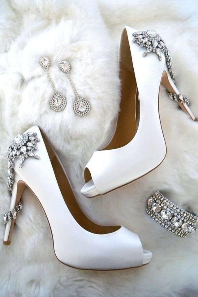 الحذاء الأبيض اختيارك الأمثل يوم زفافك 
