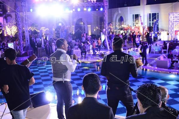 محمود الليثي يُحيي أولى حفلات خيمة «باب القصر»