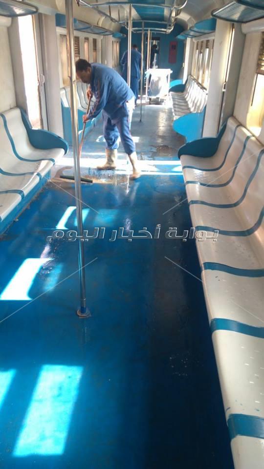 عمال الخدمات..جنود مجهولة للدفاع عن نظافة قطارات مصر