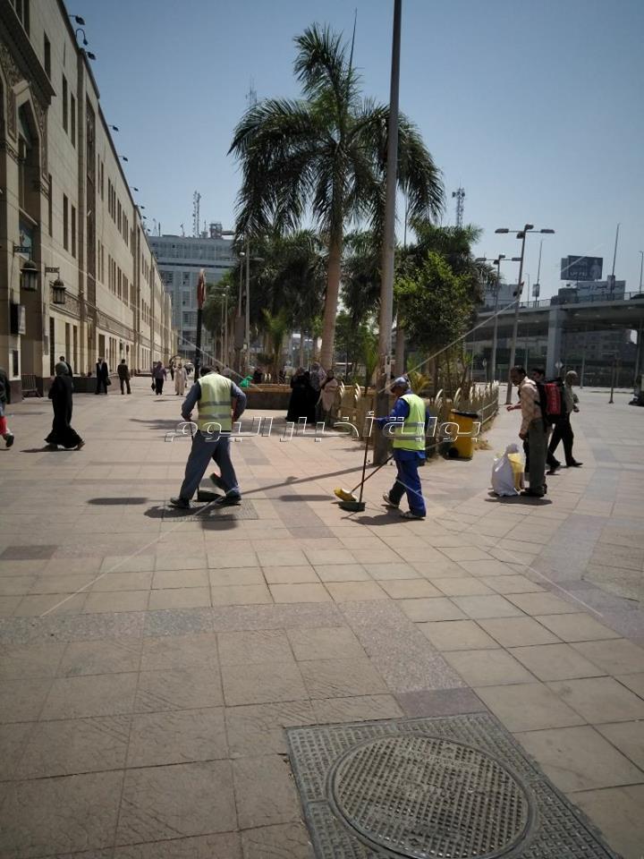 عمال الخدمات..جنود مجهولة للدفاع عن نظافة قطارات مصر