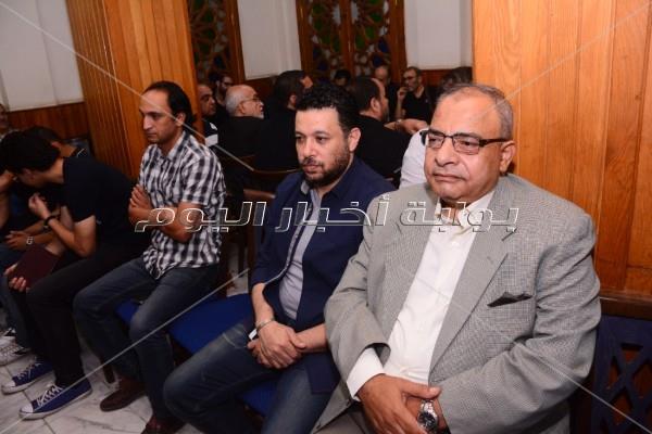 هاني شاكر وأشرف زكي في عزاء العازف سعد محمد حسن