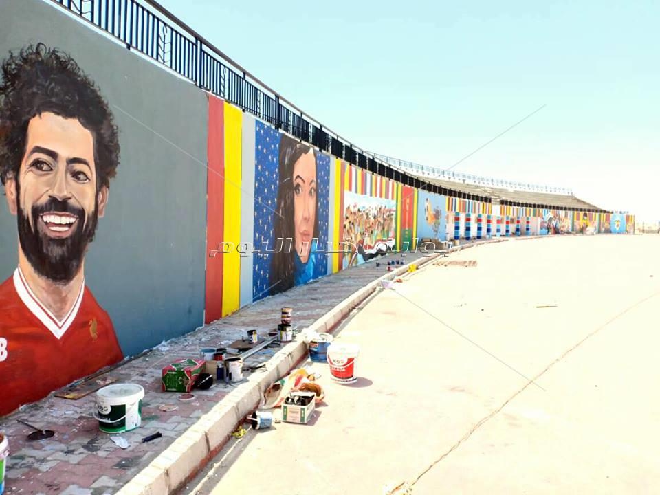 جدارية بطول 112متر بمدينة طيبة لتشجيع المنتخب المصرى 