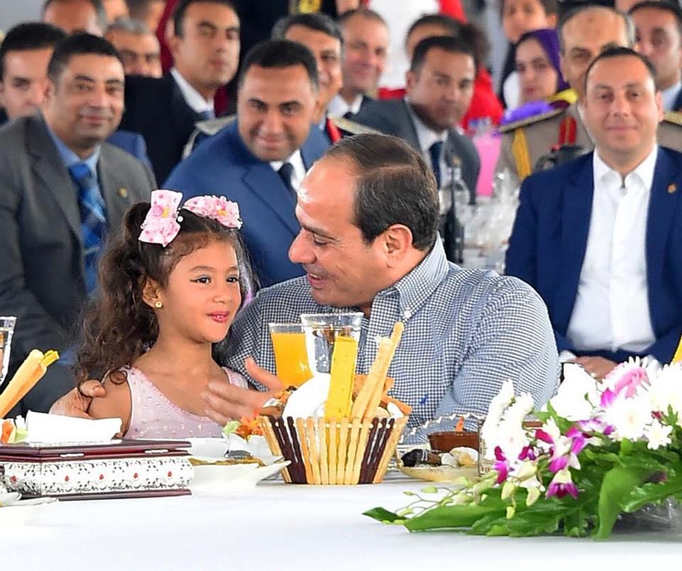 الرئيس يشارك أسر وأبناء الشهداء احتفالية عيد الفطر