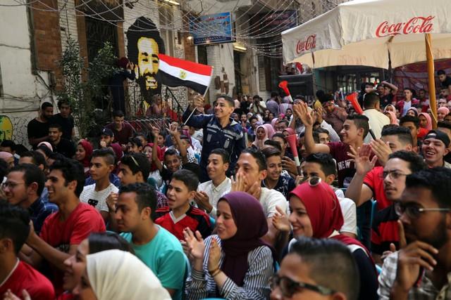 ردود أفعال جماهير مصر وأوروجواي من المقاهي