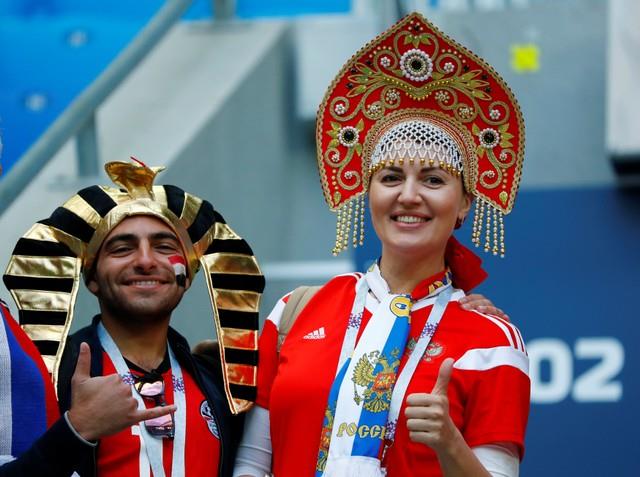 الجماهير المصرية تؤازر الفراعنة أمام روسيا بملعب «كريستوفسكي»
