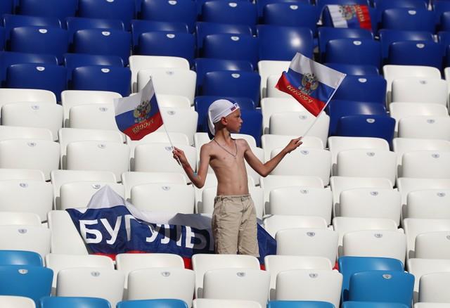 روسيا 2018 | بالصور جماهير اوروجواي تتوافد على ملعب كوسموس