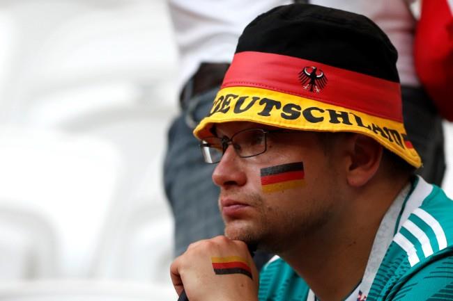 حزن مشجعي ألمانيا بعد الخروج من المونديال