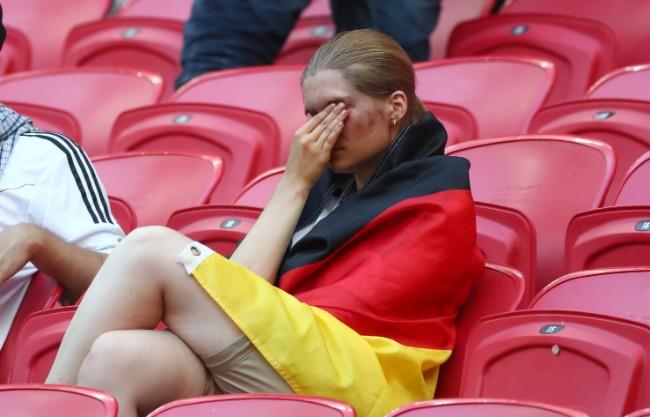 حزن مشجعي ألمانيا بعد الخروج من المونديال