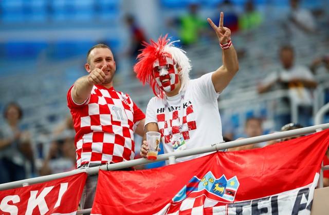 أجواء مباراة كرواتيا والدنمارك