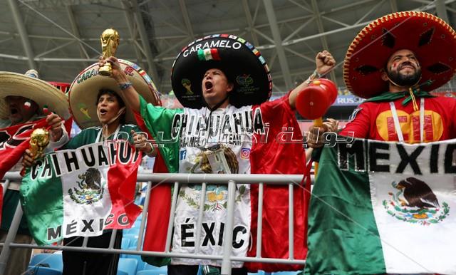 جماهير البرازيل والمكسيك يشعلون المدرجات