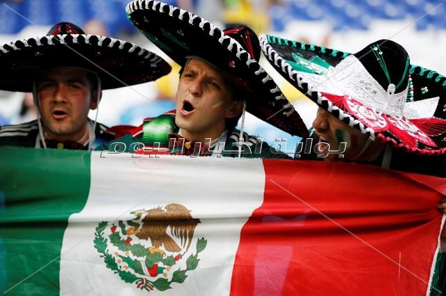 جماهير البرازيل والمكسيك يشعلون المدرجات
