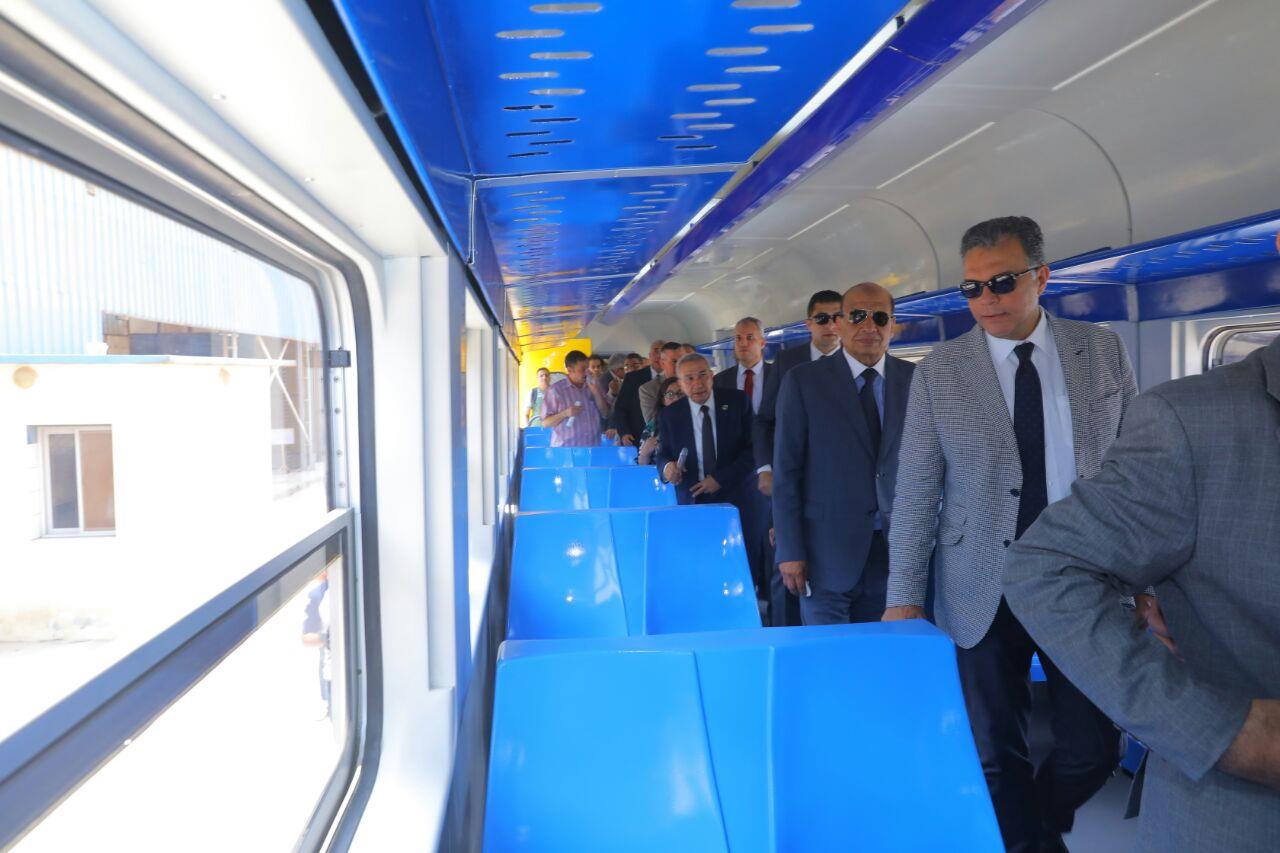 وزير النقل يشهد الانتهاء من تأهيل أول عربة قطار ضمن عقد «200 عربة»