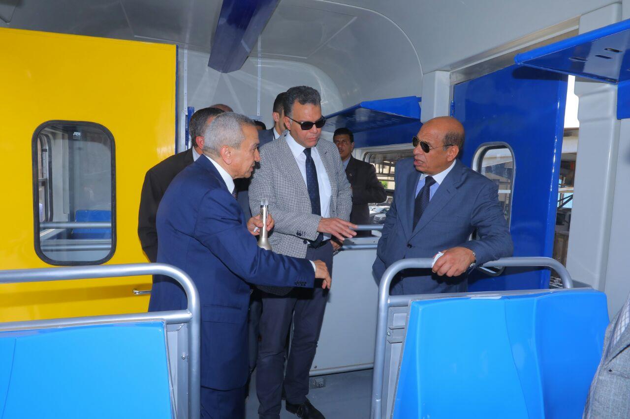 وزير النقل يشهد الانتهاء من تأهيل أول عربة قطار ضمن عقد «200 عربة»