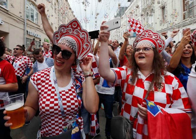 استعدادات الجمهور الكرواتي للقاء النهائي