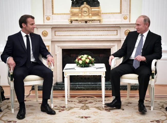 استقبال بوتين لرئيسة كرواتيا ورئيس فرنسا