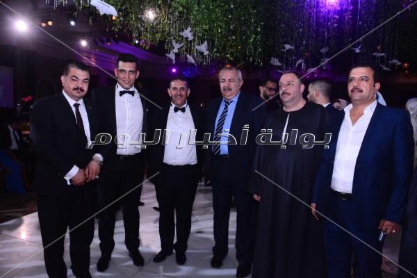 بوسي والعسيلي يُشعلان زفاف «عمرو ورنا»