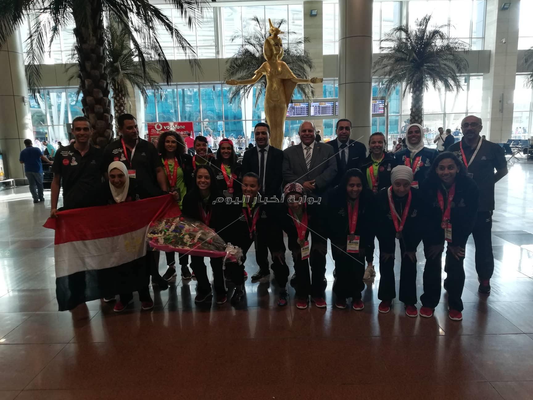 وزير الشباب والرياضة يستقبل بطلات الاولمبياد الخاص بمطار القاهرة  أصحاب برونزية شيكاغو
