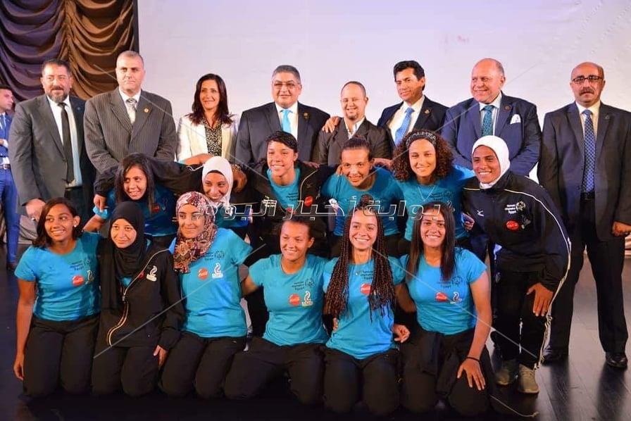 وزير الشباب والرياضة يستقبل بطلات الاولمبياد الخاص بمطار القاهرة  أصحاب برونزية شيكاغو