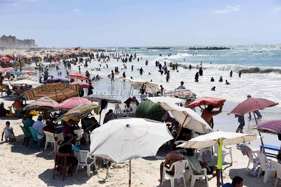 رغم قرار غلق الشاطئ.. «النخيل» قِبلة رحلات اليوم الواحد بالإسكندرية