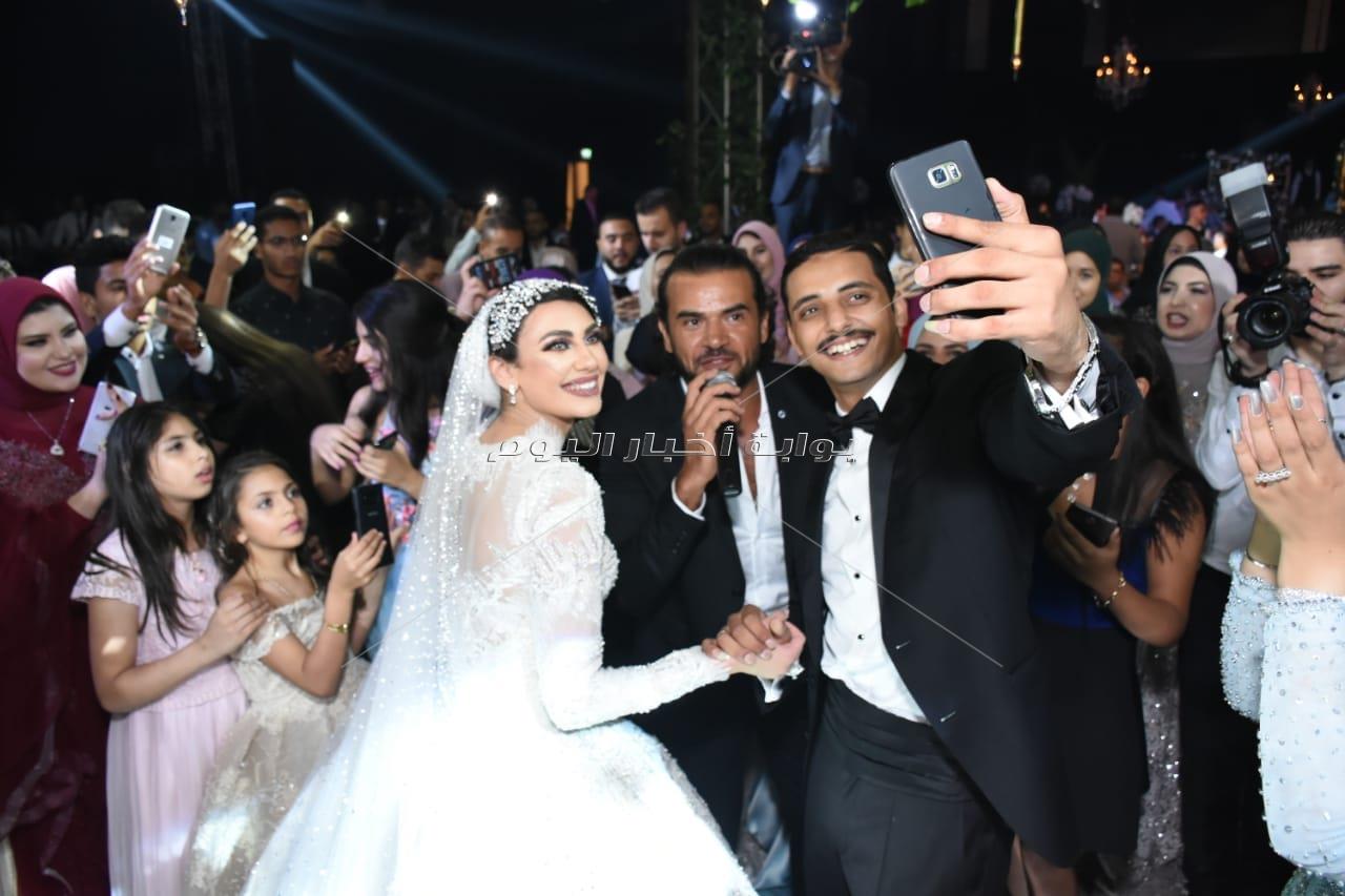 سامو زين وبوسي يحيان زفاف «إسلام ومي»