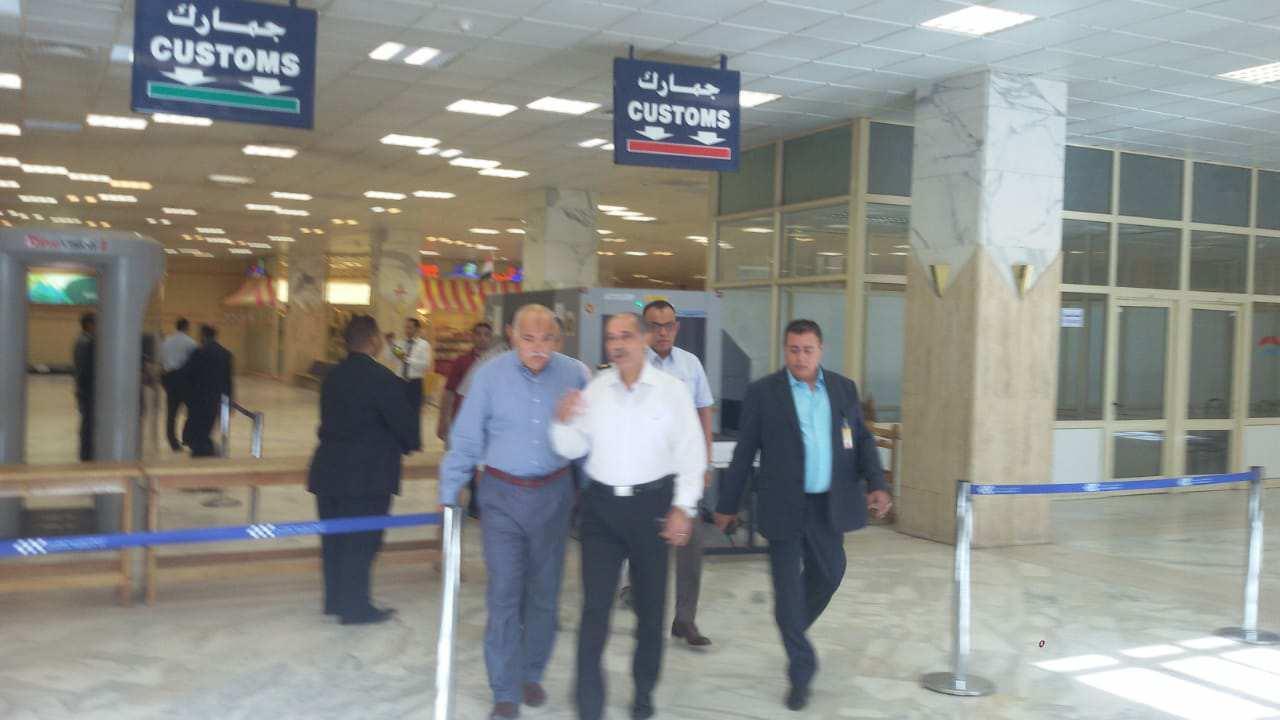 وزير الطيران المدني يتفقد مطار أسوان الصالة الموسمية للحج والعمرة  