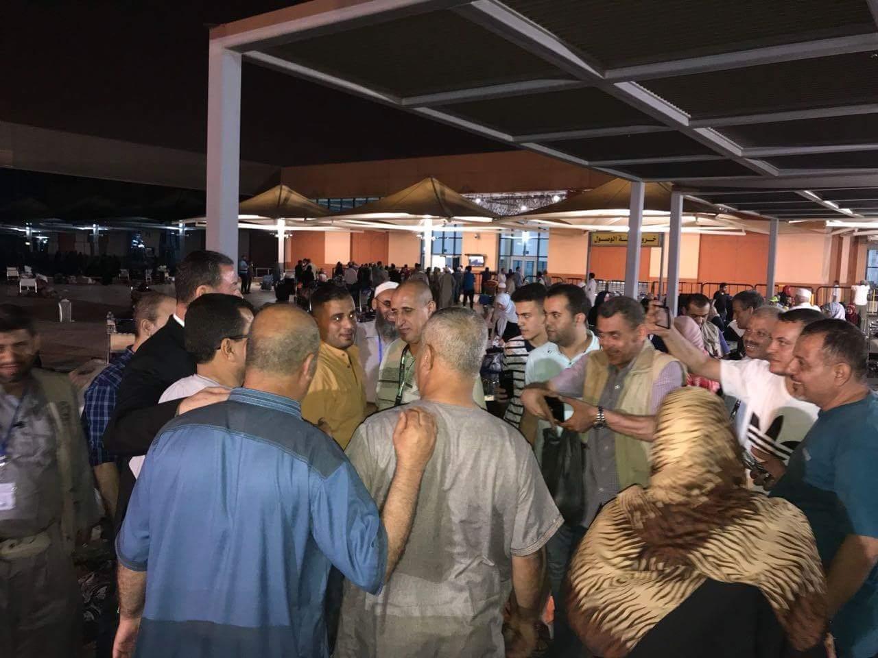 السفير دياب اللوح يستقبل الفوج الثالث من حجاج قطاع غزة بمطار القاهرة 