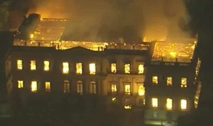 حريق متحف ريو ديجانيرو بالبرازيل