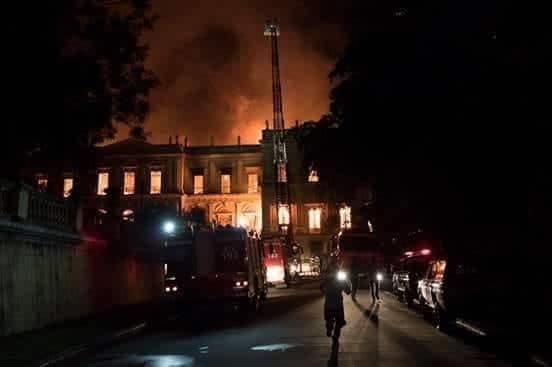 حريق متحف ريو ديجانيرو بالبرازيل