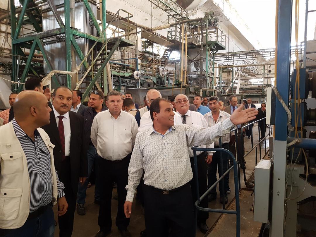 حلال تفقد وزير قطاع الأعمال مصانع شركة مصر للغزل والنسيج بالمحلة
