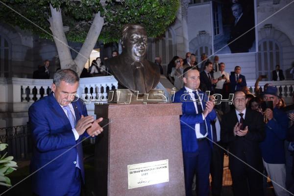 إزاحة الستار عن تمثال «بريماكوف» للفنان محمد ثابت
