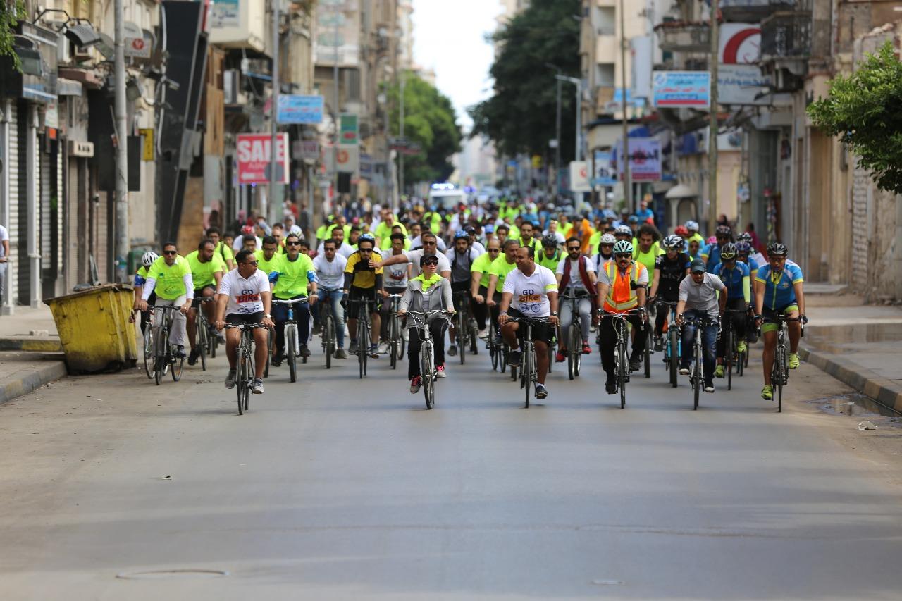 وزيرة البيئة تشهد مسيرة دراجات لمواجهة الاحتباس الحراري